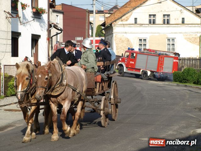 Zdjęcie w galerii na portalu naszraciborz.pl: Strażacka parada w Pietraszynie wiadomości z regionu