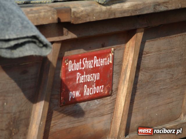 Zdjęcie w galerii na portalu naszraciborz.pl: Strażacka parada w Pietraszynie wiadomości z regionu