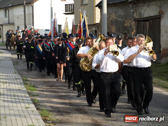 Zdjęcie w galerii na portalu naszraciborz.pl: Strażacka parada w Pietraszynie wiadomości z regionu