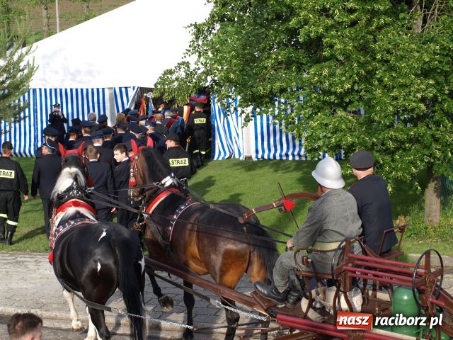 Zdjęcie w galerii na portalu naszraciborz.pl: Strażacka parada w Pietraszynie wiadomości z regionu