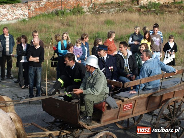 Zdjęcie w galerii na portalu naszraciborz.pl: Strażacka parada w Pietraszynie wiadomości z regionu