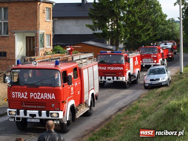 Zdjęcie w galerii na portalu naszraciborz.pl: Strażacka parada w Pietraszynie wiadomości z regionu