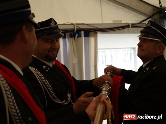 Zdjęcie w galerii na portalu naszraciborz.pl: Strażacka parada w Pietraszynie wiadomości z regionu