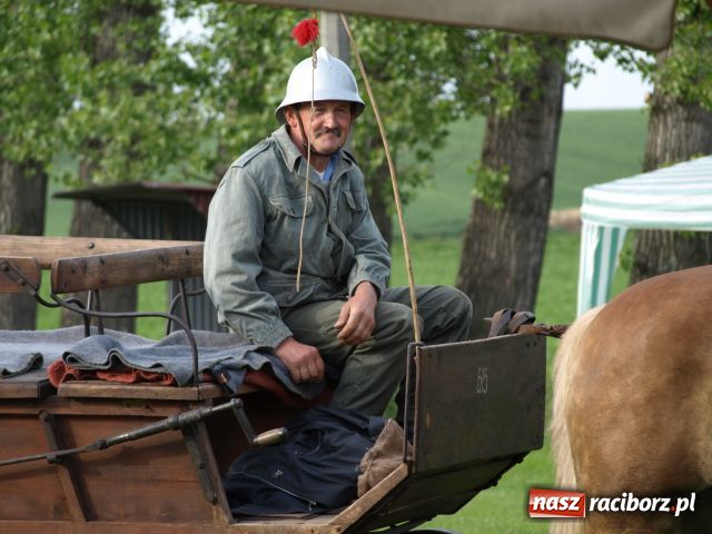 Zdjęcie w galerii na portalu naszraciborz.pl: Strażacka parada w Pietraszynie wiadomości z regionu