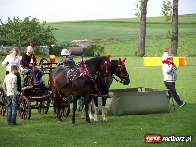 Zdjęcie w galerii na portalu naszraciborz.pl: Strażacka parada w Pietraszynie wiadomości z regionu