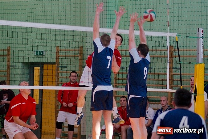 Zdjęcie w galerii na portalu naszraciborz.pl: V Siatkarski Turniej Zakład&oacute;w Pracy i Służb Mundurowych wiadomości z regionu