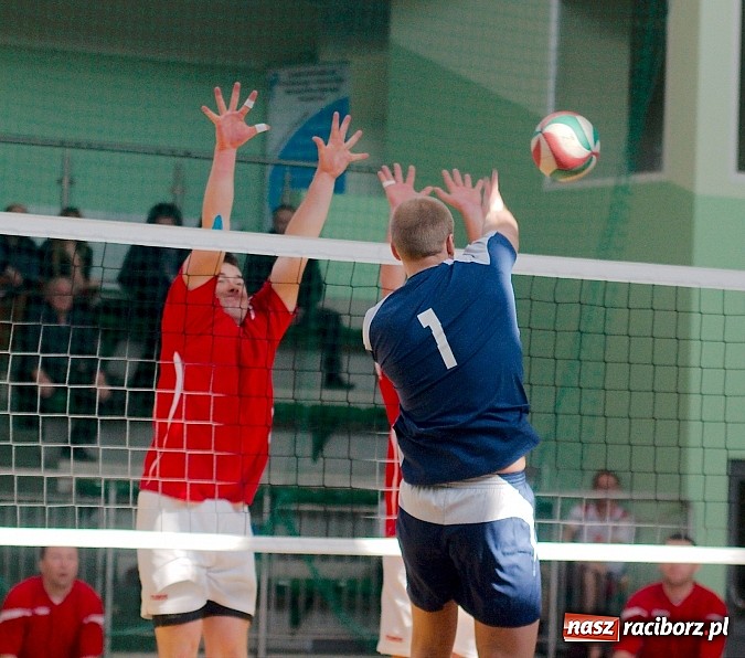 Zdjęcie w galerii na portalu naszraciborz.pl: V Siatkarski Turniej Zakład&oacute;w Pracy i Służb Mundurowych wiadomości z regionu