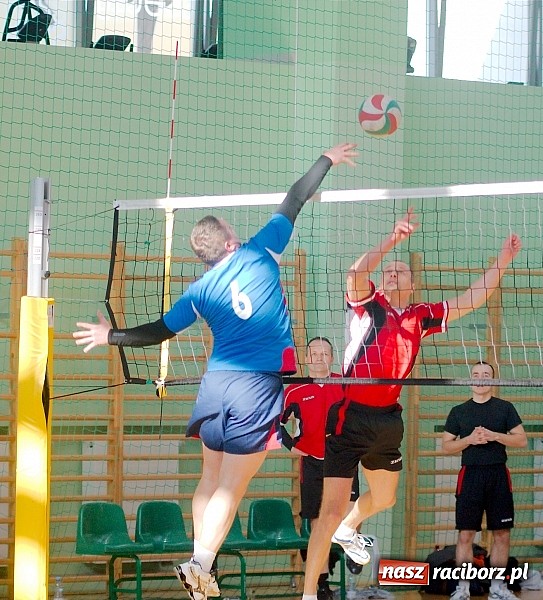 Zdjęcie w galerii na portalu naszraciborz.pl: V Siatkarski Turniej Zakład&oacute;w Pracy i Służb Mundurowych wiadomości z regionu