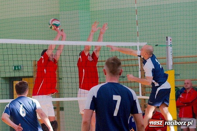 Zdjęcie w galerii na portalu naszraciborz.pl: V Siatkarski Turniej Zakład&oacute;w Pracy i Służb Mundurowych wiadomości z regionu