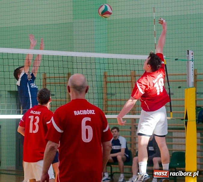 Zdjęcie w galerii na portalu naszraciborz.pl: V Siatkarski Turniej Zakład&oacute;w Pracy i Służb Mundurowych wiadomości z regionu