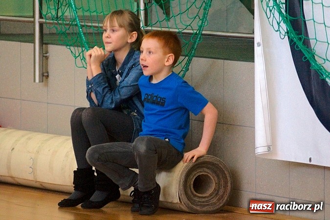 Zdjęcie w galerii na portalu naszraciborz.pl: V Siatkarski Turniej Zakład&oacute;w Pracy i Służb Mundurowych wiadomości z regionu