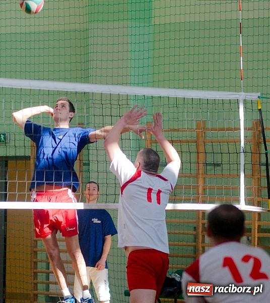 Zdjęcie w galerii na portalu naszraciborz.pl: V Siatkarski Turniej Zakład&oacute;w Pracy i Służb Mundurowych wiadomości z regionu