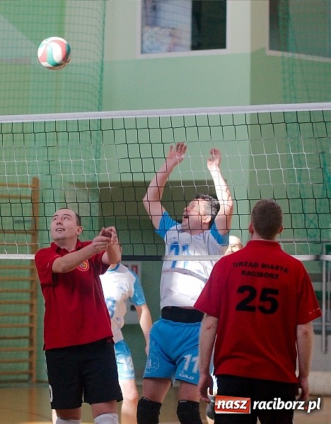 Zdjęcie w galerii na portalu naszraciborz.pl: V Siatkarski Turniej Zakład&oacute;w Pracy i Służb Mundurowych wiadomości z regionu