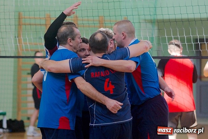 Zdjęcie w galerii na portalu naszraciborz.pl: V Siatkarski Turniej Zakład&oacute;w Pracy i Służb Mundurowych wiadomości z regionu