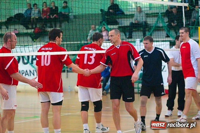 Zdjęcie w galerii na portalu naszraciborz.pl: V Siatkarski Turniej Zakład&oacute;w Pracy i Służb Mundurowych wiadomości z regionu