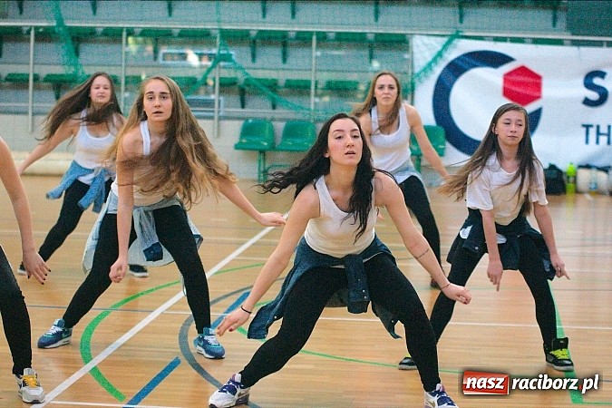 Zdjęcie w galerii na portalu naszraciborz.pl: V Siatkarski Turniej Zakład&oacute;w Pracy i Służb Mundurowych wiadomości z regionu