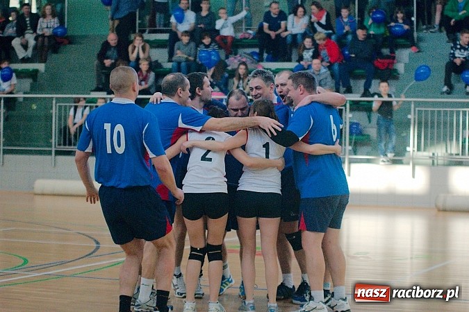 Zdjęcie w galerii na portalu naszraciborz.pl: V Siatkarski Turniej Zakład&oacute;w Pracy i Służb Mundurowych wiadomości z regionu