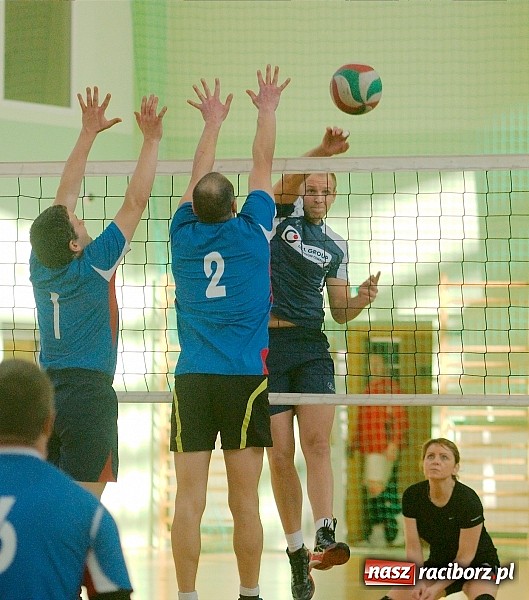 Zdjęcie w galerii na portalu naszraciborz.pl: V Siatkarski Turniej Zakład&oacute;w Pracy i Służb Mundurowych wiadomości z regionu
