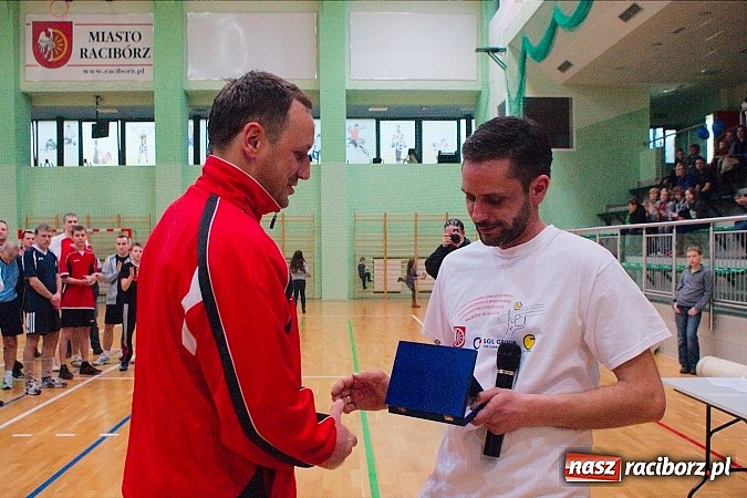 Zdjęcie w galerii na portalu naszraciborz.pl: V Siatkarski Turniej Zakład&oacute;w Pracy i Służb Mundurowych wiadomości z regionu