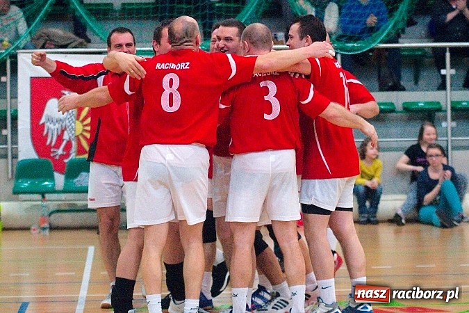 Zdjęcie w galerii na portalu naszraciborz.pl: V Siatkarski Turniej Zakład&oacute;w Pracy i Służb Mundurowych wiadomości z regionu