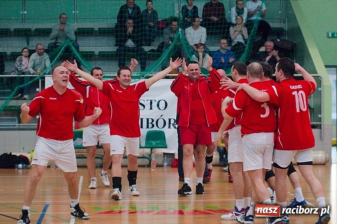 Zdjęcie w galerii na portalu naszraciborz.pl: V Siatkarski Turniej Zakład&oacute;w Pracy i Służb Mundurowych wiadomości z regionu