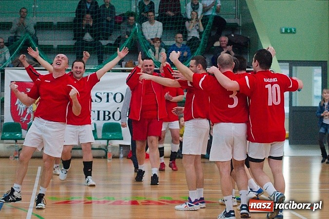 Zdjęcie w galerii na portalu naszraciborz.pl: V Siatkarski Turniej Zakład&oacute;w Pracy i Służb Mundurowych wiadomości z regionu