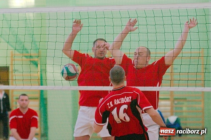 Zdjęcie w galerii na portalu naszraciborz.pl: V Siatkarski Turniej Zakład&oacute;w Pracy i Służb Mundurowych wiadomości z regionu
