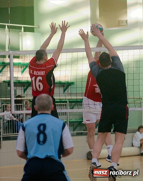 Zdjęcie w galerii na portalu naszraciborz.pl: V Siatkarski Turniej Zakład&oacute;w Pracy i Służb Mundurowych wiadomości z regionu
