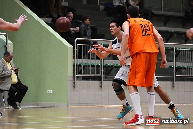 Zdjęcie w galerii na portalu naszraciborz.pl: Koszykarze Ofensywy bliscy wygranej wiadomości z regionu