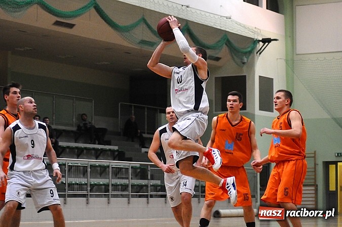 Zdjęcie w galerii na portalu naszraciborz.pl: Koszykarze Ofensywy bliscy wygranej wiadomości z regionu