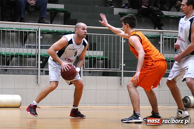 Zdjęcie w galerii na portalu naszraciborz.pl: Koszykarze Ofensywy bliscy wygranej wiadomości z regionu