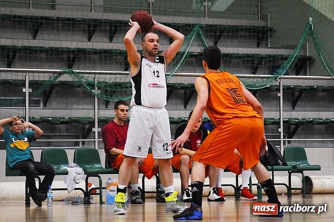 Zdjęcie w galerii na portalu naszraciborz.pl: Koszykarze Ofensywy bliscy wygranej wiadomości z regionu