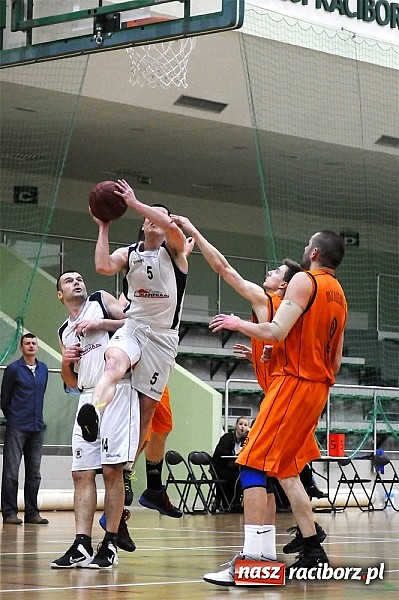 Zdjęcie w galerii na portalu naszraciborz.pl: Koszykarze Ofensywy bliscy wygranej wiadomości z regionu
