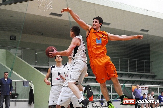 Zdjęcie w galerii na portalu naszraciborz.pl: Koszykarze Ofensywy bliscy wygranej wiadomości z regionu