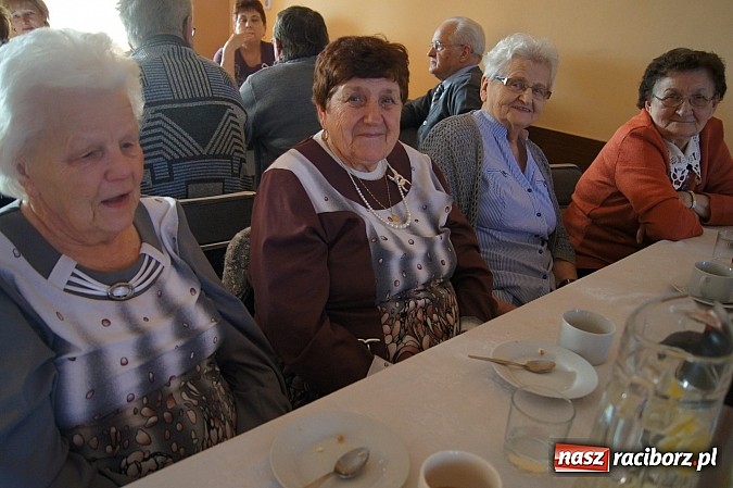 Zdjęcie w galerii na portalu naszraciborz.pl: Mamy mażoretek na Dniu Kobiet i Mężczyzn w Nędzy wiadomości z regionu
