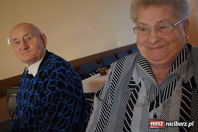 Zdjęcie w galerii na portalu naszraciborz.pl: Mamy mażoretek na Dniu Kobiet i Mężczyzn w Nędzy wiadomości z regionu