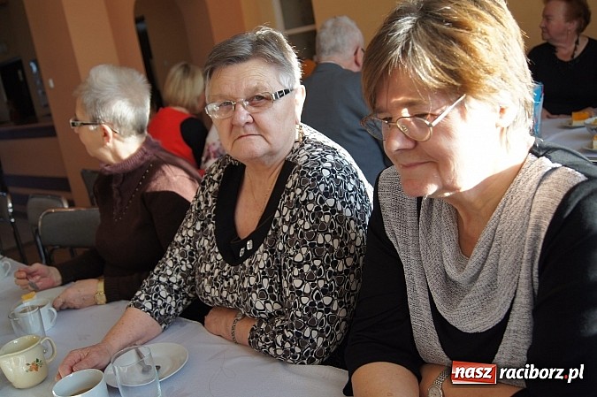 Zdjęcie w galerii na portalu naszraciborz.pl: Mamy mażoretek na Dniu Kobiet i Mężczyzn w Nędzy wiadomości z regionu