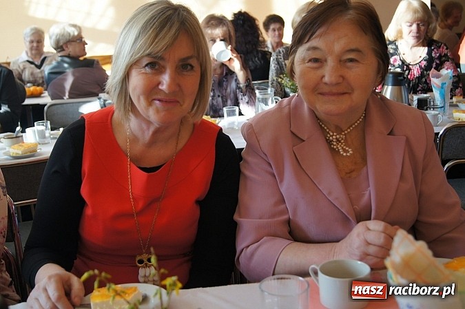 Zdjęcie w galerii na portalu naszraciborz.pl: Mamy mażoretek na Dniu Kobiet i Mężczyzn w Nędzy wiadomości z regionu