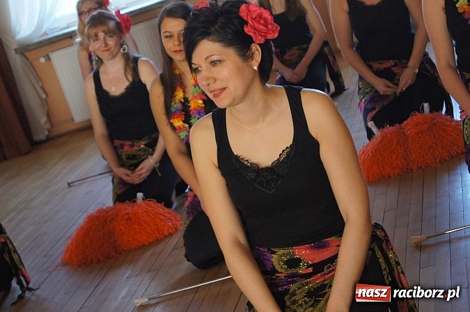Zdjęcie w galerii na portalu naszraciborz.pl: Mamy mażoretek na Dniu Kobiet i Mężczyzn w Nędzy wiadomości z regionu