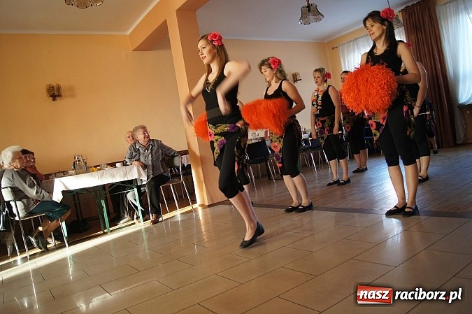 Zdjęcie w galerii na portalu naszraciborz.pl: Mamy mażoretek na Dniu Kobiet i Mężczyzn w Nędzy wiadomości z regionu