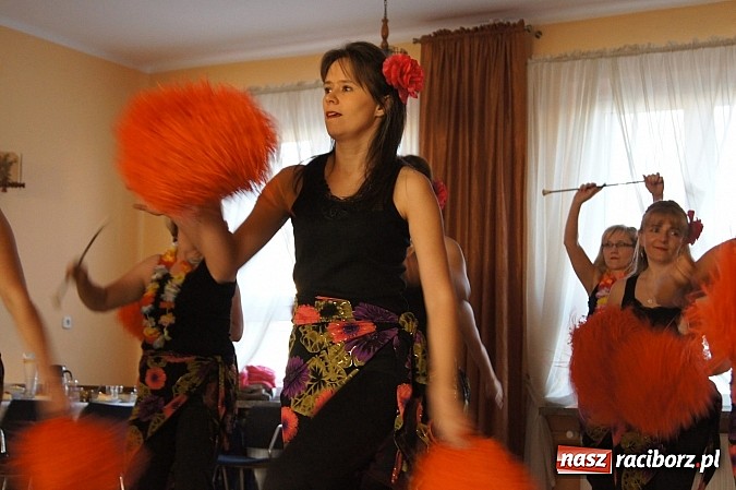 Zdjęcie w galerii na portalu naszraciborz.pl: Mamy mażoretek na Dniu Kobiet i Mężczyzn w Nędzy wiadomości z regionu