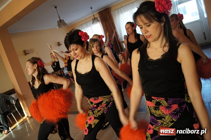 Zdjęcie w galerii na portalu naszraciborz.pl: Mamy mażoretek na Dniu Kobiet i Mężczyzn w Nędzy wiadomości z regionu