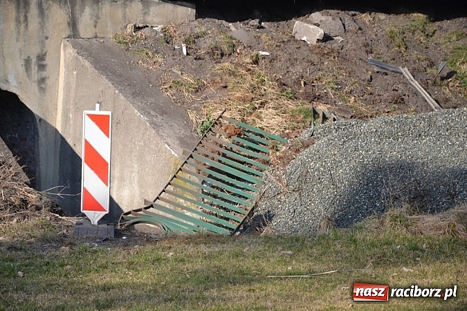 Zdjęcie w galerii na portalu naszraciborz.pl: Gnał na Czerwonym Mostku. Zobacz efekty! wiadomości z regionu