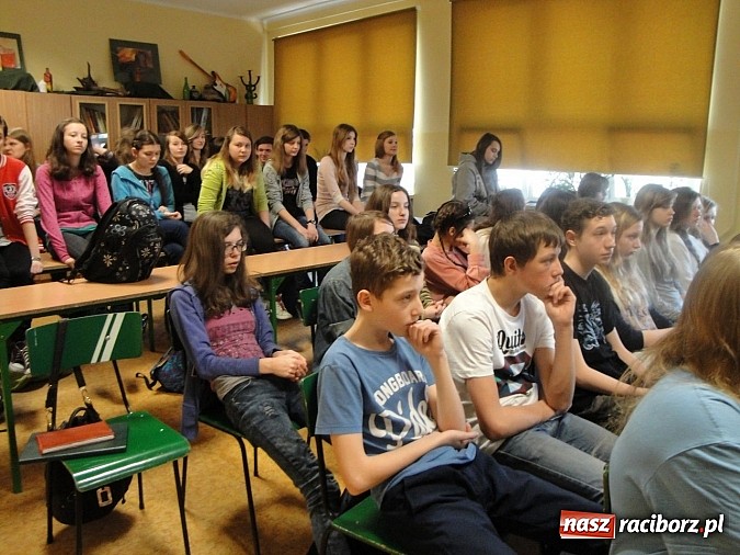 Zdjęcie w galerii na portalu naszraciborz.pl: Co z patriotyzmem współczesnej młodzieży - żywa lekcja historii wiadomości z regionu