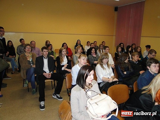 Zdjęcie w galerii na portalu naszraciborz.pl: Językowe zmagania w Budowlance wiadomości z regionu