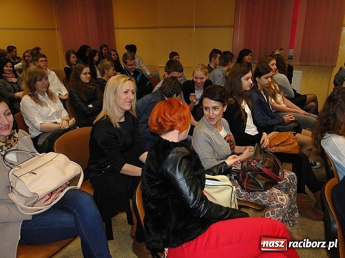 Zdjęcie w galerii na portalu naszraciborz.pl: Językowe zmagania w Budowlance wiadomości z regionu