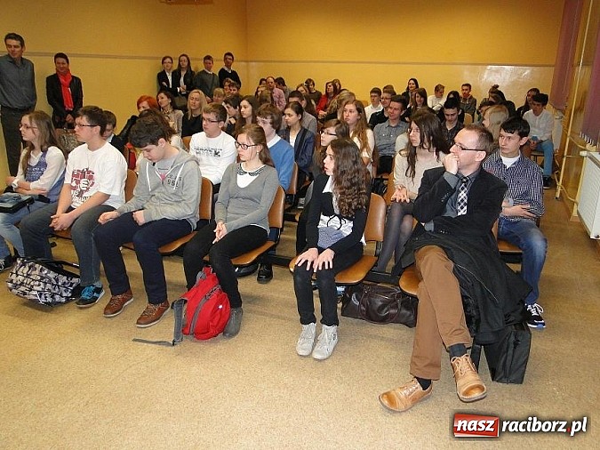 Zdjęcie w galerii na portalu naszraciborz.pl: Językowe zmagania w Budowlance wiadomości z regionu