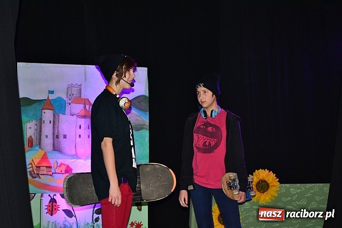 Zdjęcie w galerii na portalu naszraciborz.pl: Odważnie i współcześnie, czyli Romeo i Julia na deskach Młodzieżowego Domu Kultury wiadomości z regionu