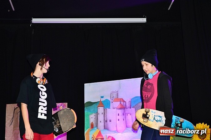 Zdjęcie w galerii na portalu naszraciborz.pl: Odważnie i współcześnie, czyli Romeo i Julia na deskach Młodzieżowego Domu Kultury wiadomości z regionu