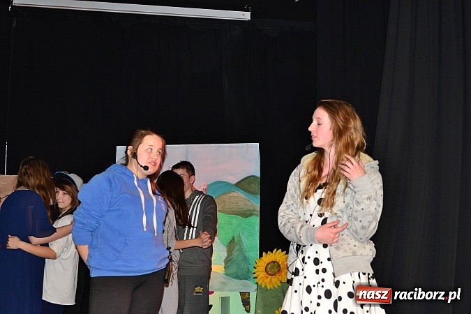 Zdjęcie w galerii na portalu naszraciborz.pl: Odważnie i współcześnie, czyli Romeo i Julia na deskach Młodzieżowego Domu Kultury wiadomości z regionu